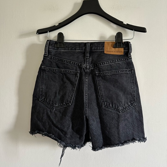 Aritzia Denim Forum Black ‘The Yoko Mid Thigh Short’ Jean Shorts size 23 EUC - Picture 3 of 8